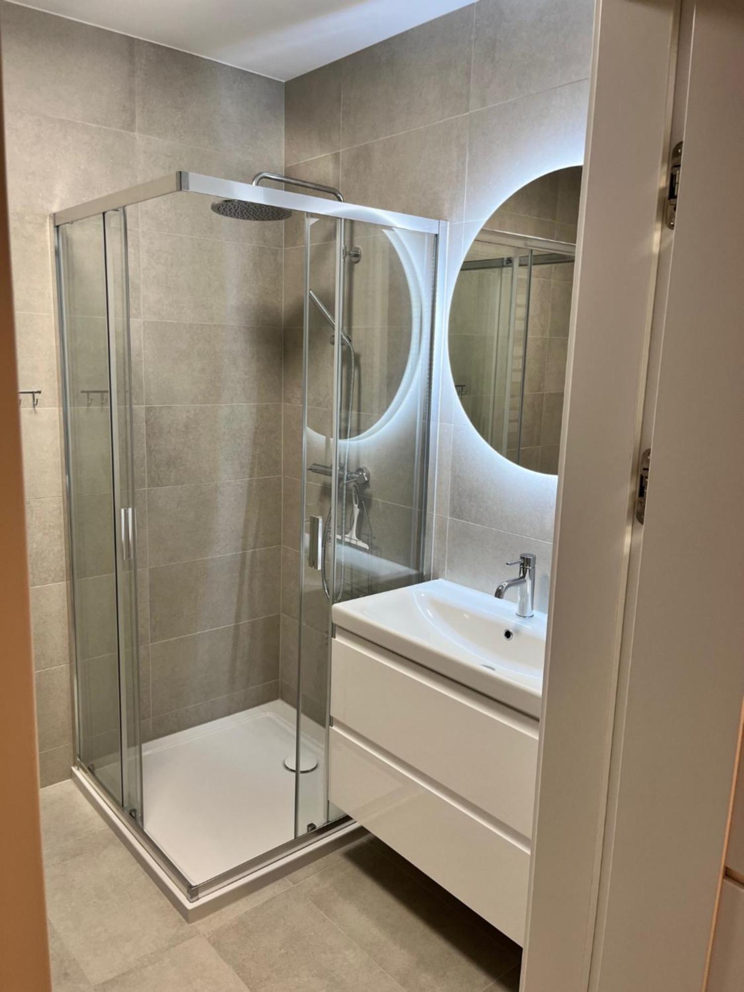 Apartament Julia 1-4 Os Starowapiennikowa 42A Z Balkonem Ze Sniadaniem Kontynentalnym Kielce Kültér fotó