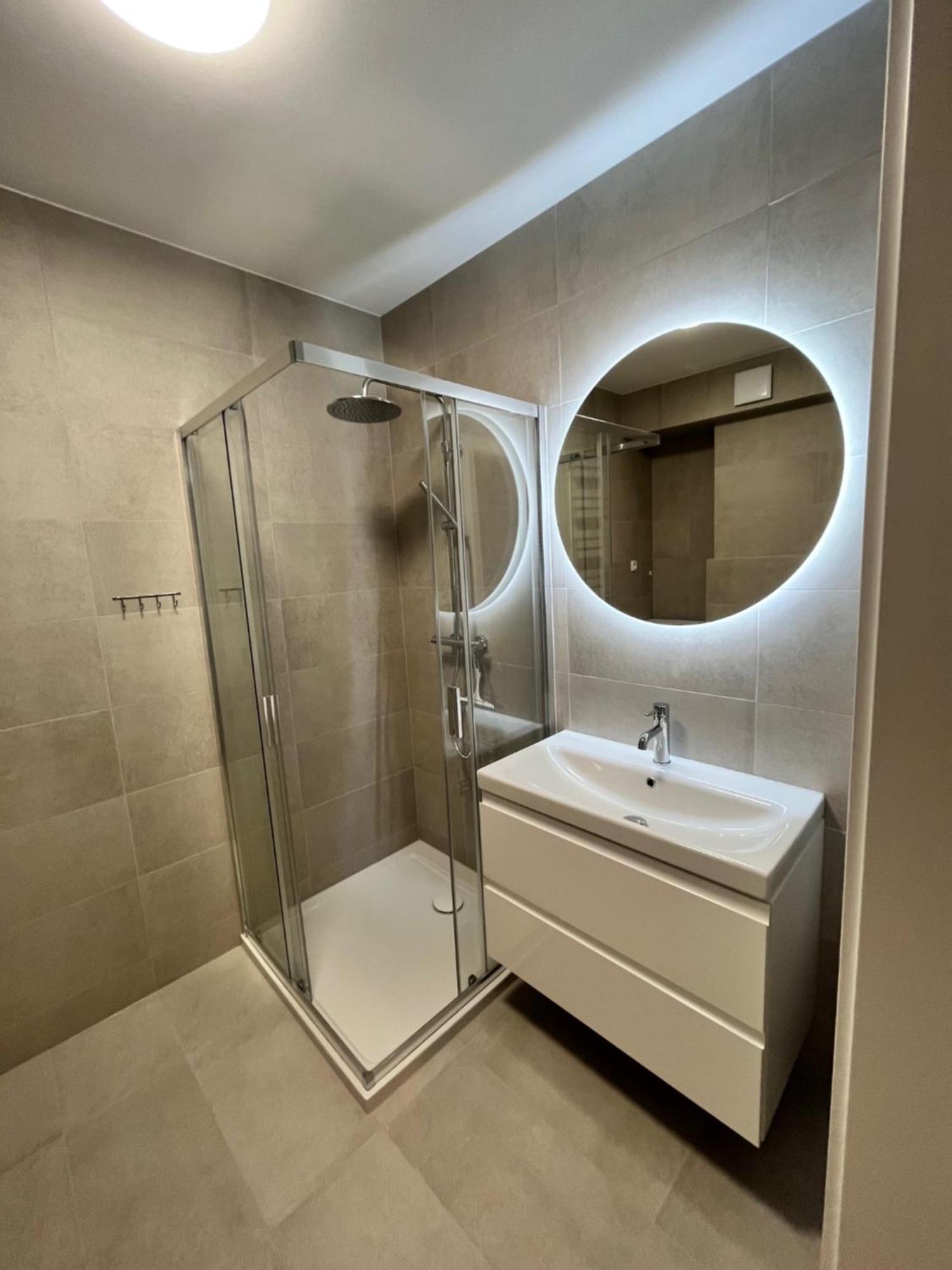 Apartament Julia 1-4 Os Starowapiennikowa 42A Z Balkonem Ze Sniadaniem Kontynentalnym Kielce Kültér fotó