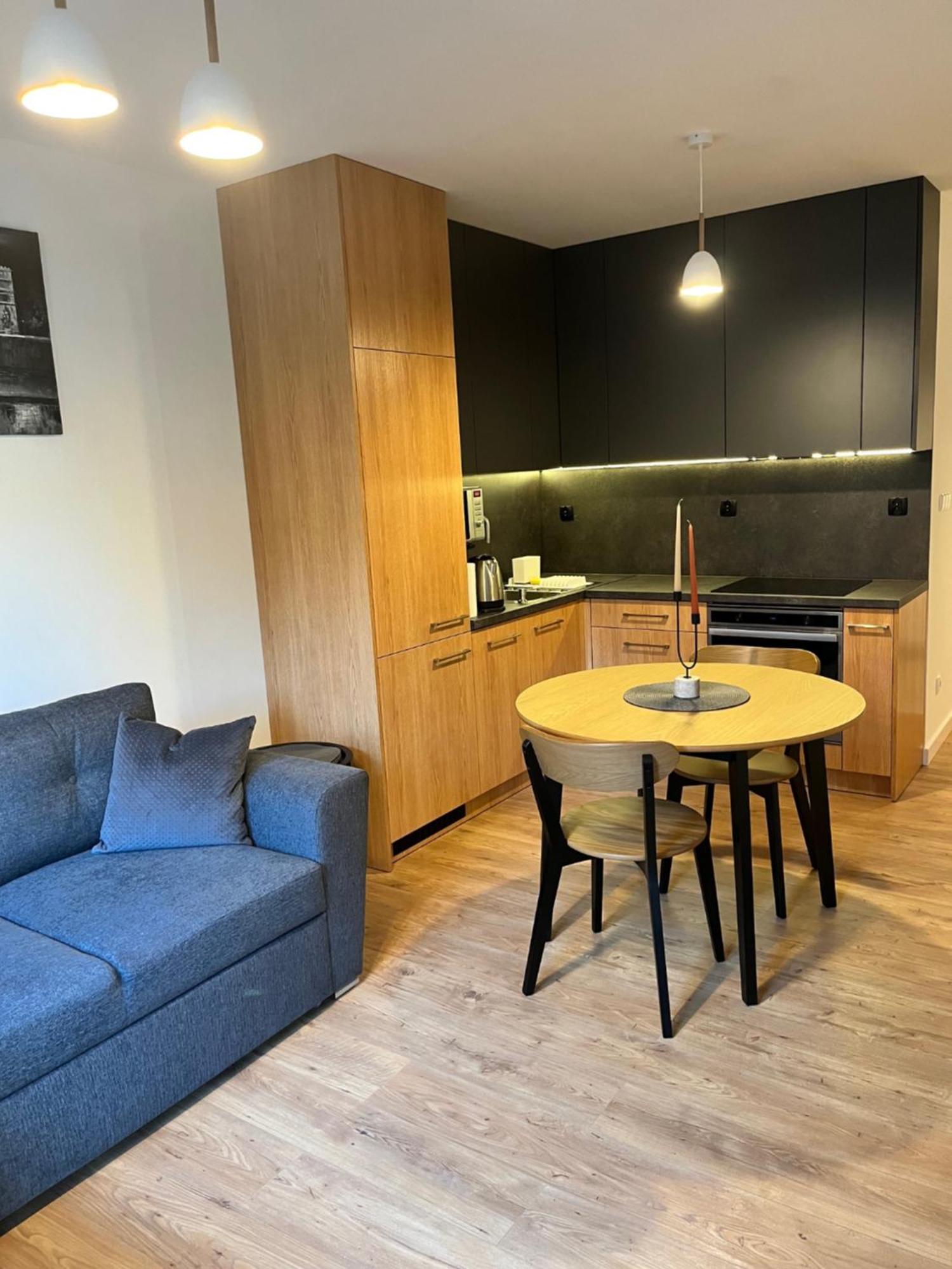 Apartament Julia 1-4 Os Starowapiennikowa 42A Z Balkonem Ze Sniadaniem Kontynentalnym Kielce Kültér fotó