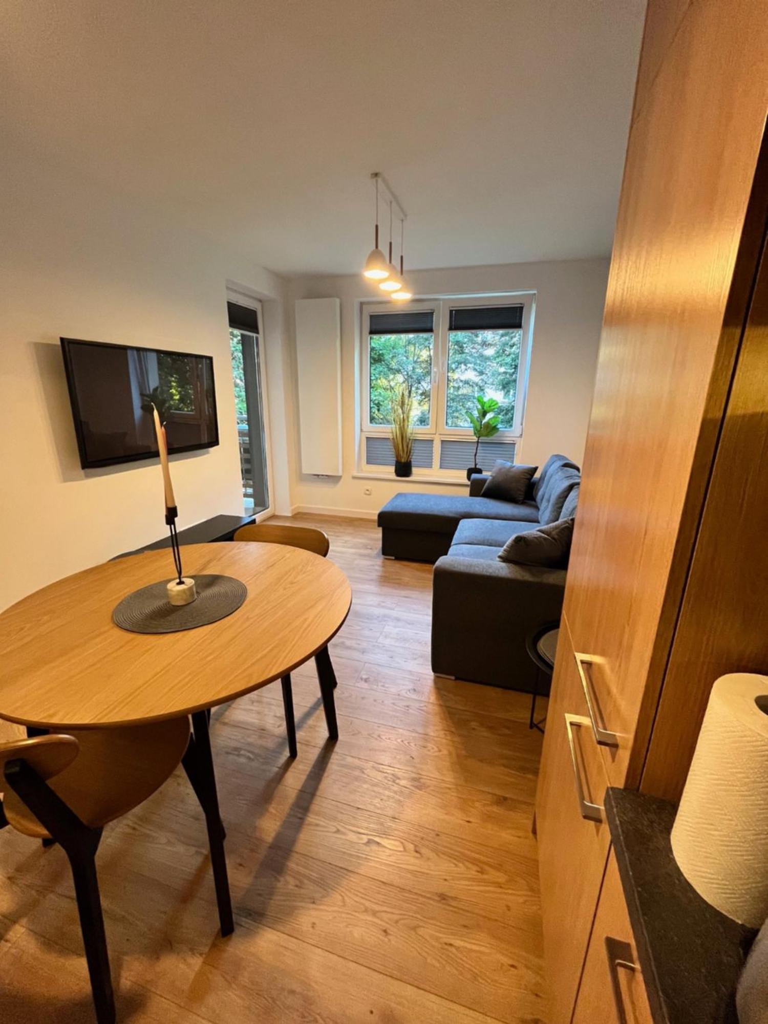 Apartament Julia 1-4 Os Starowapiennikowa 42A Z Balkonem Ze Sniadaniem Kontynentalnym Kielce Kültér fotó