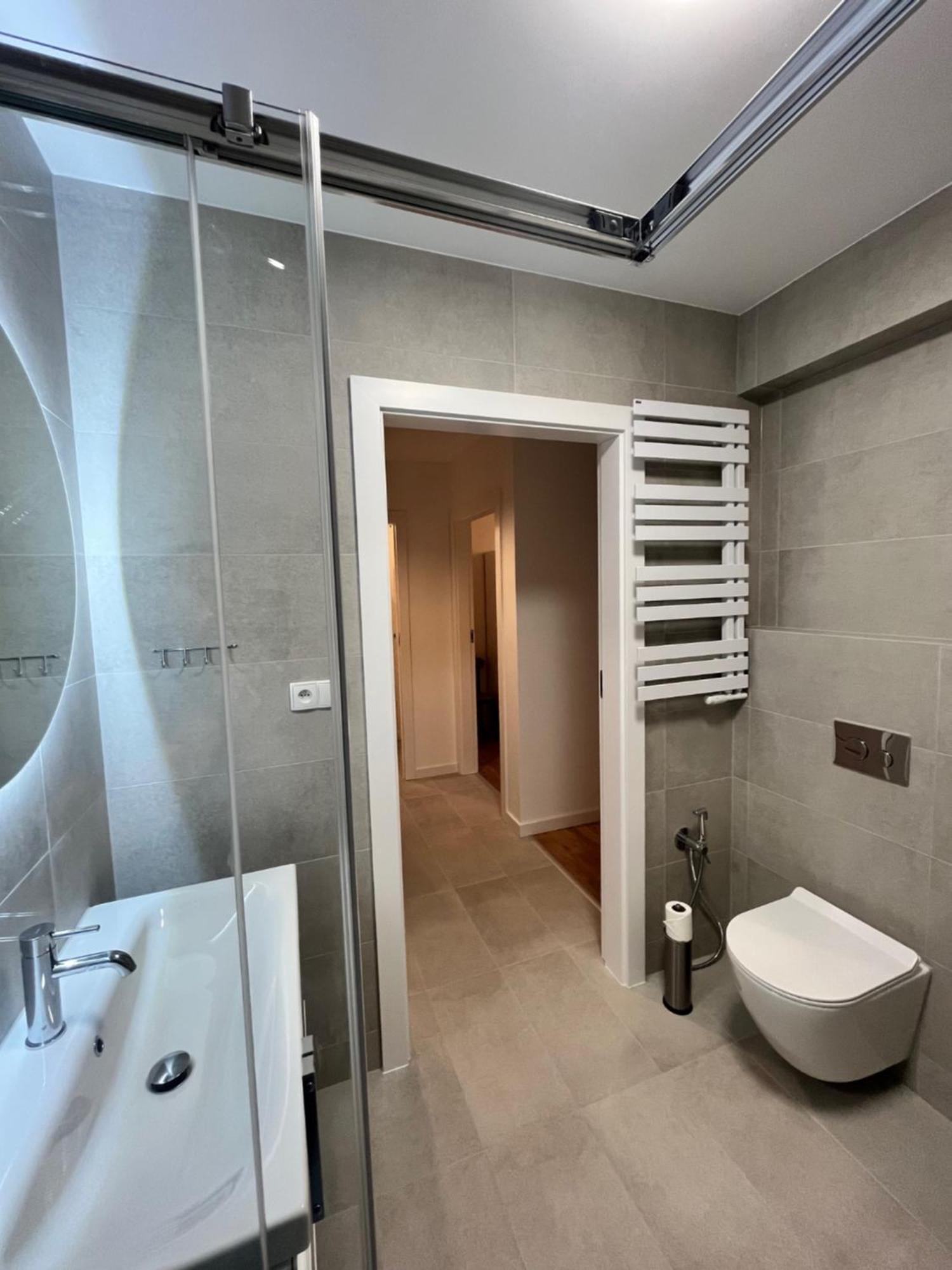 Apartament Julia 1-4 Os Starowapiennikowa 42A Z Balkonem Ze Sniadaniem Kontynentalnym Kielce Kültér fotó