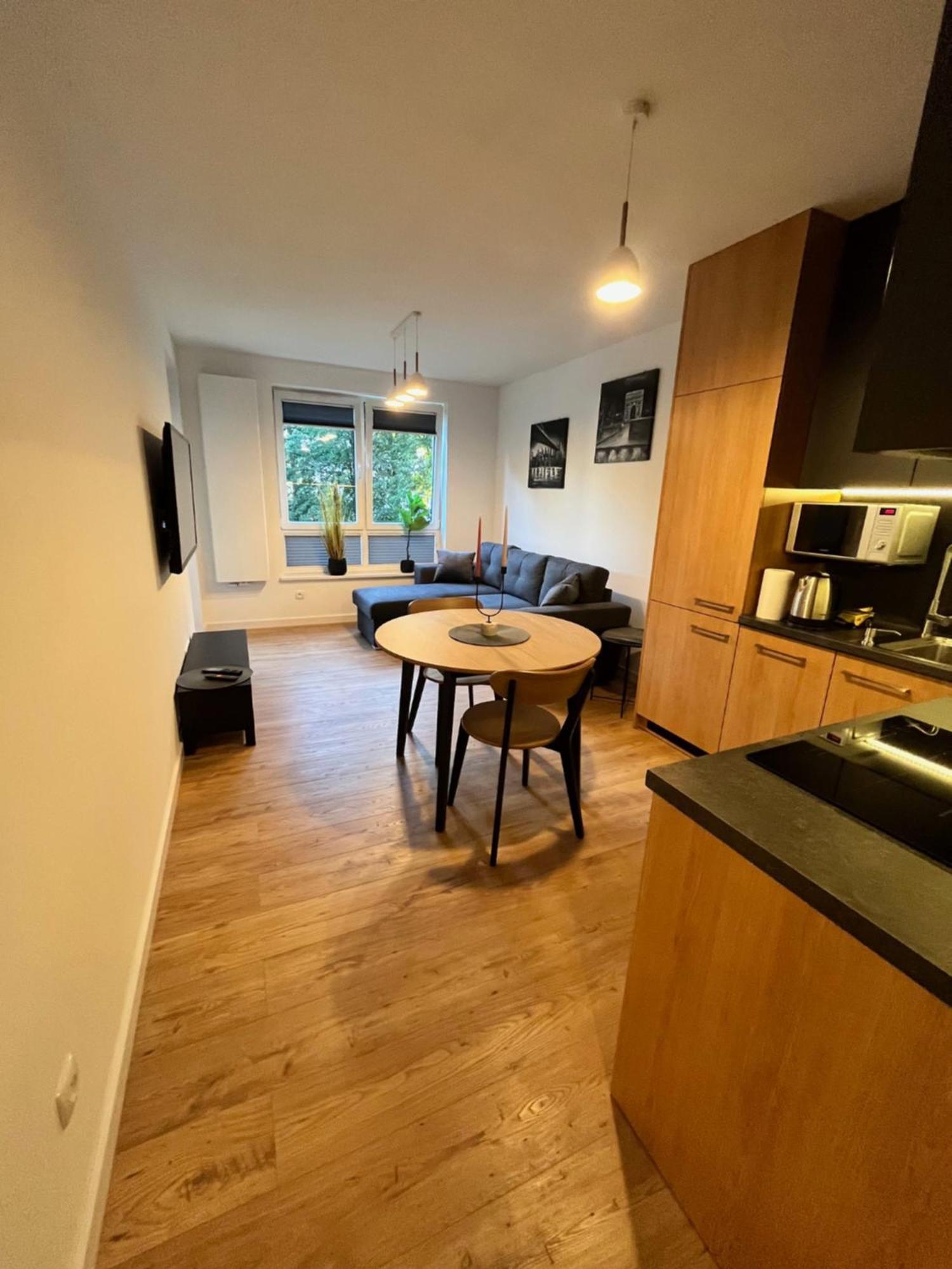 Apartament Julia 1-4 Os Starowapiennikowa 42A Z Balkonem Ze Sniadaniem Kontynentalnym Kielce Kültér fotó